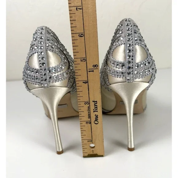 Badgley Mischka "Rouge" Heels Women's Size 6 1/2 Ivory Embellished Formal Pumps - Picture 10 of 14